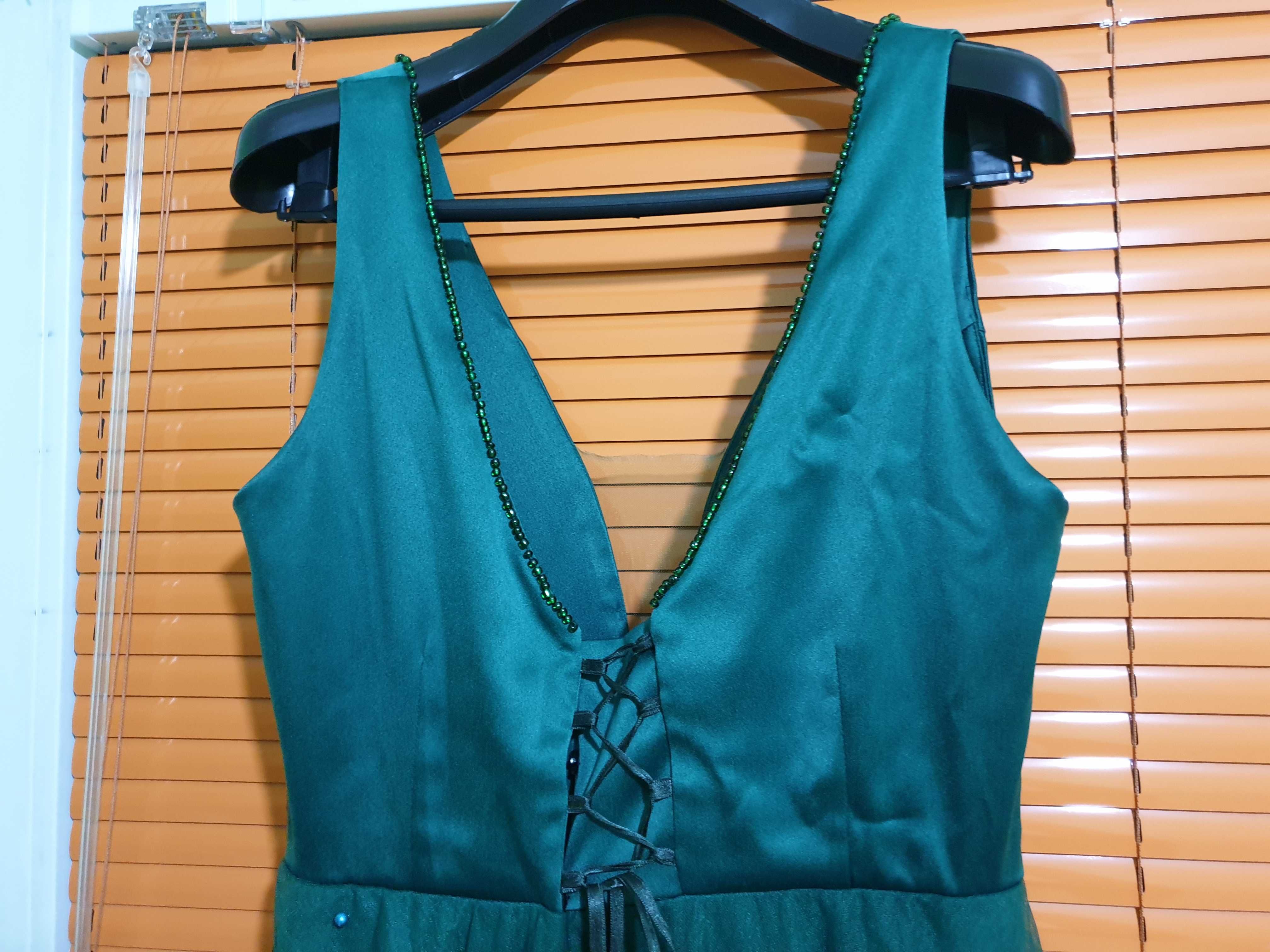 Дизайнерска бална рокля в зелен цвят