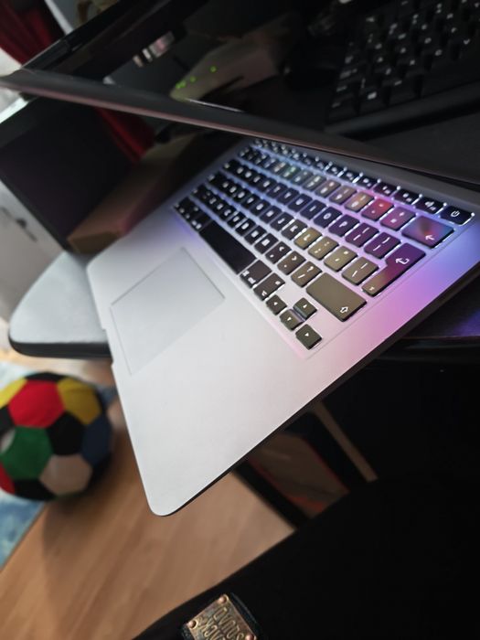 Vând sau Schimb Apple Macbook AIR 2017