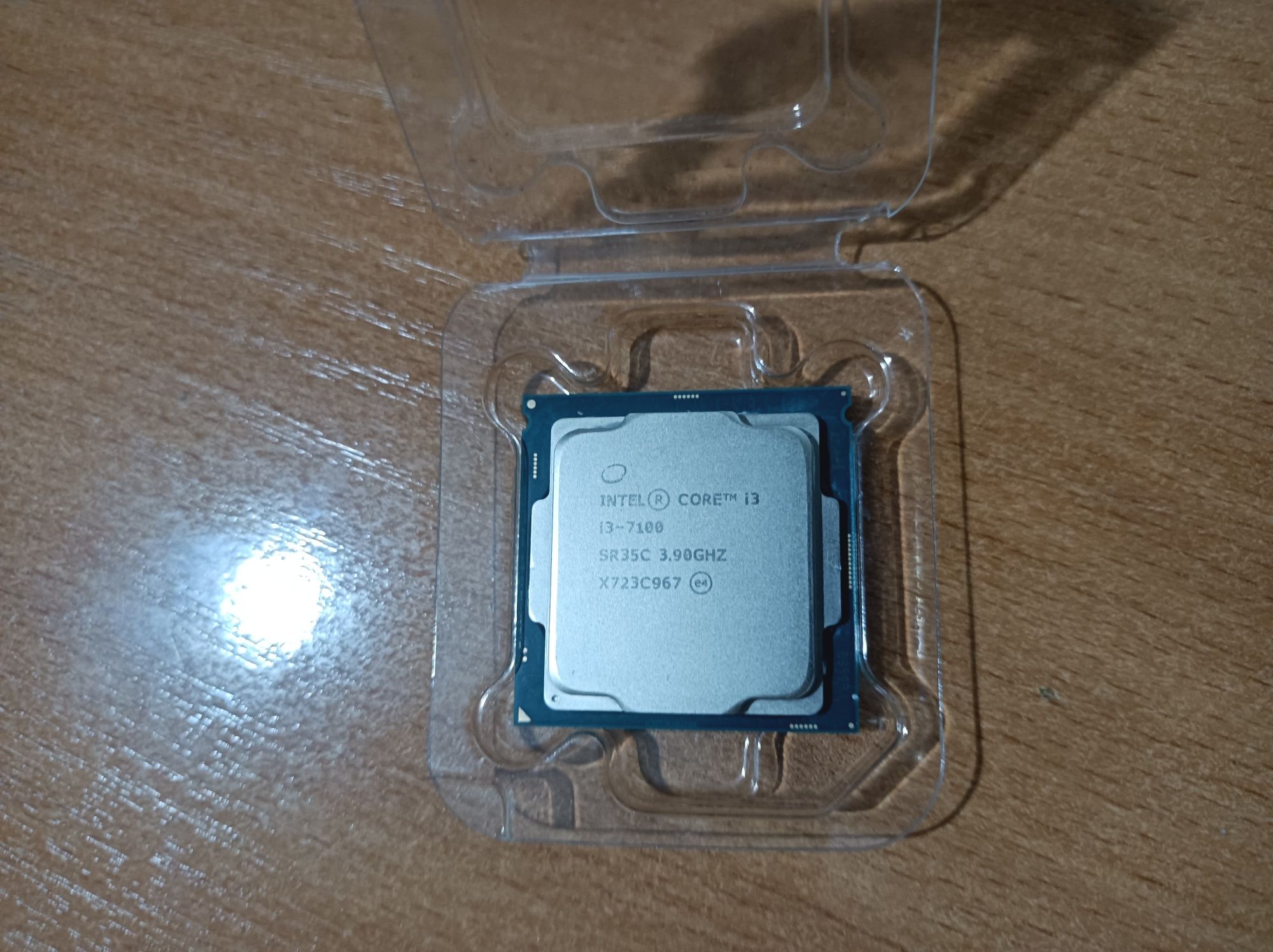 Продам 2 процессора Intel Core i5 10400f и  Intel Core i3 7100