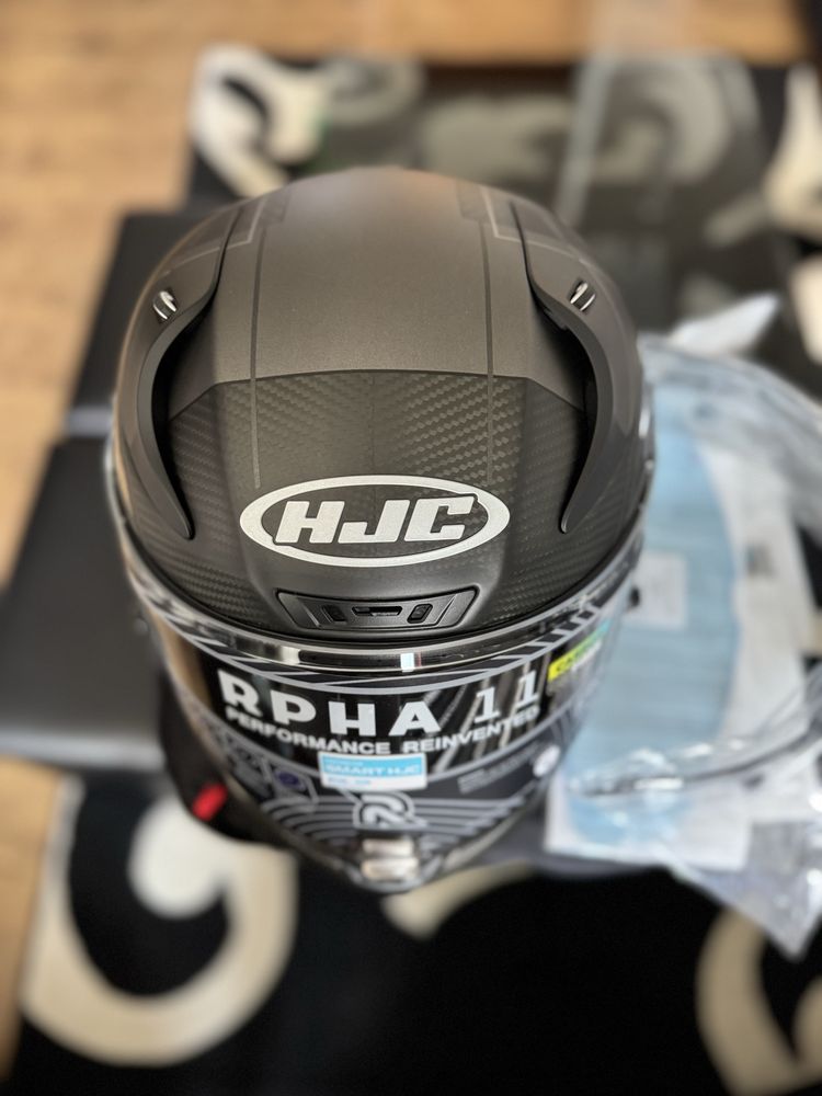 Продавам чисто нова мото каска HJC RPHA 11 carbon размер S