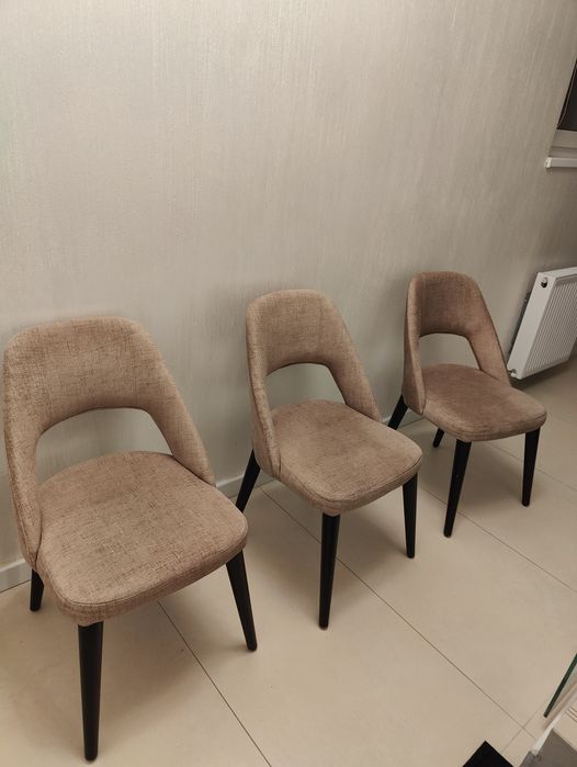 Vând 4 scaune tapițate