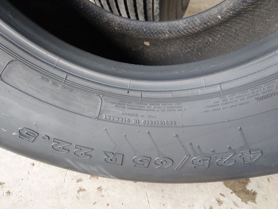 Vând două anvelope resapate 425/65R22,5