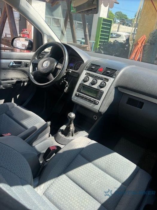 Dezmembrez VOLKSWAGEN TOURAN 1T1, 1T2 2005 1.9 TDI AVQ 74KW|100HP