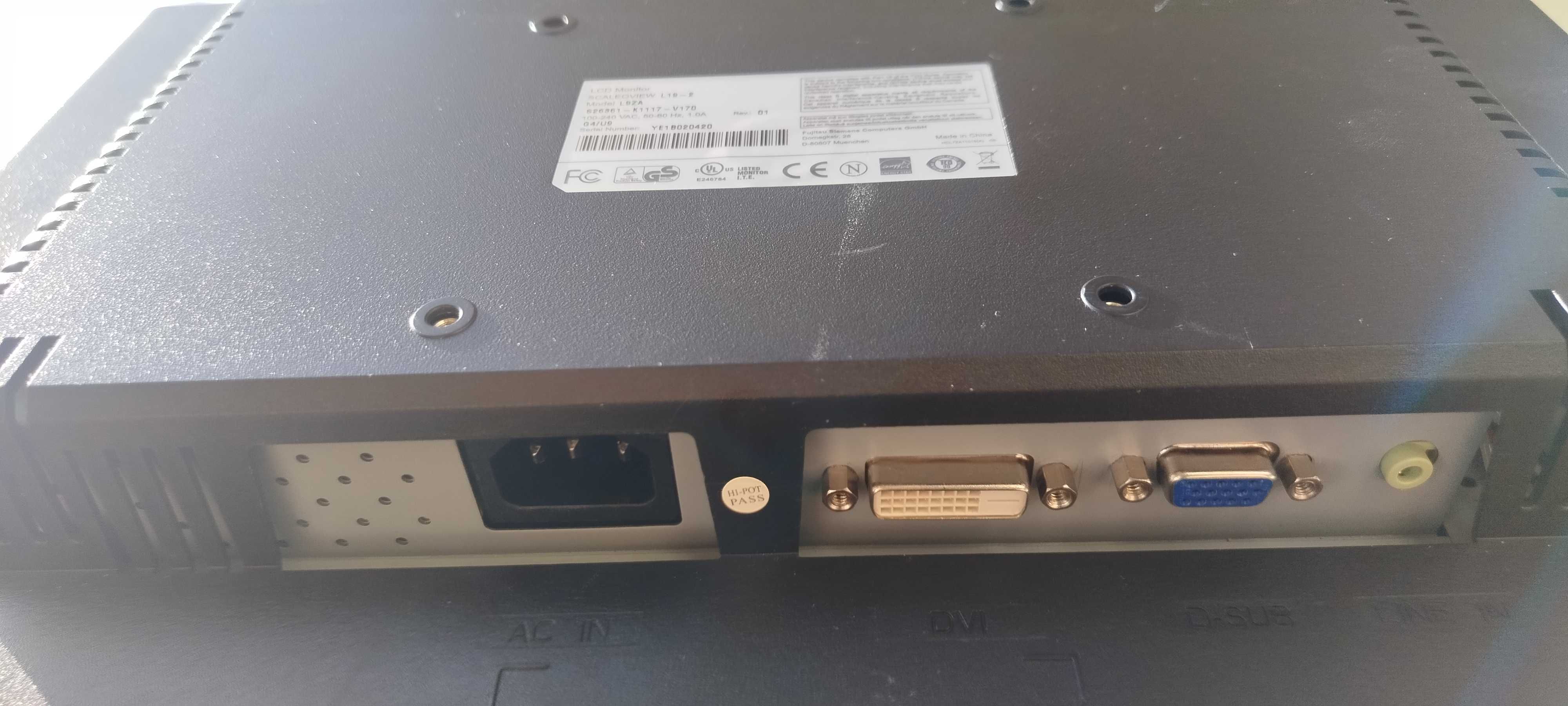 LCD Монитор Fujitsu Siemens L9ZA 19 инча с HDMI кaбел