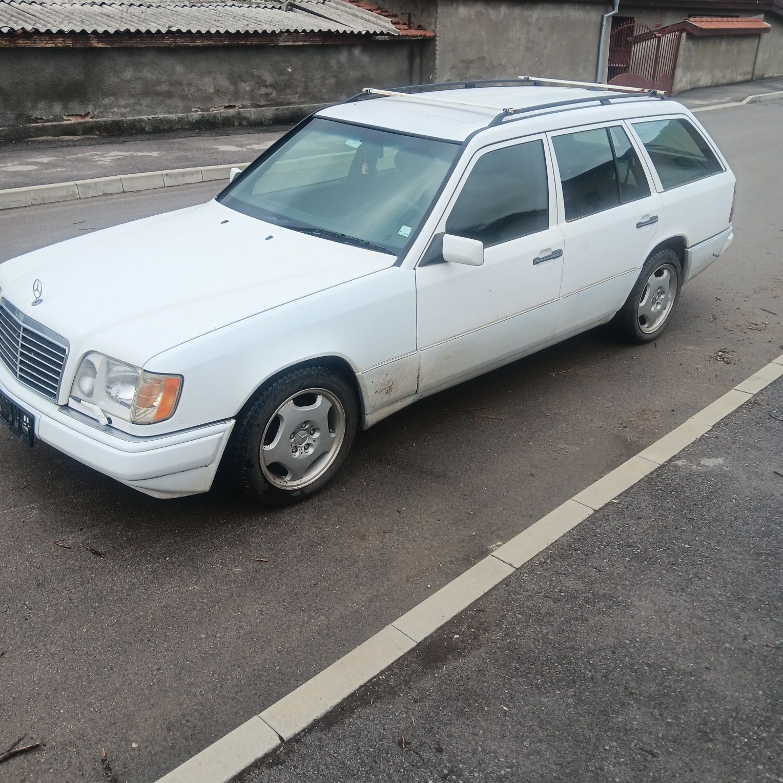 Mercedes W124 300 TD на части!