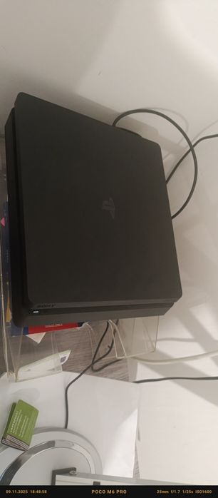 Vând ps4 slim in stare perfecta