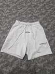 Pantaloni Essentials Scurti