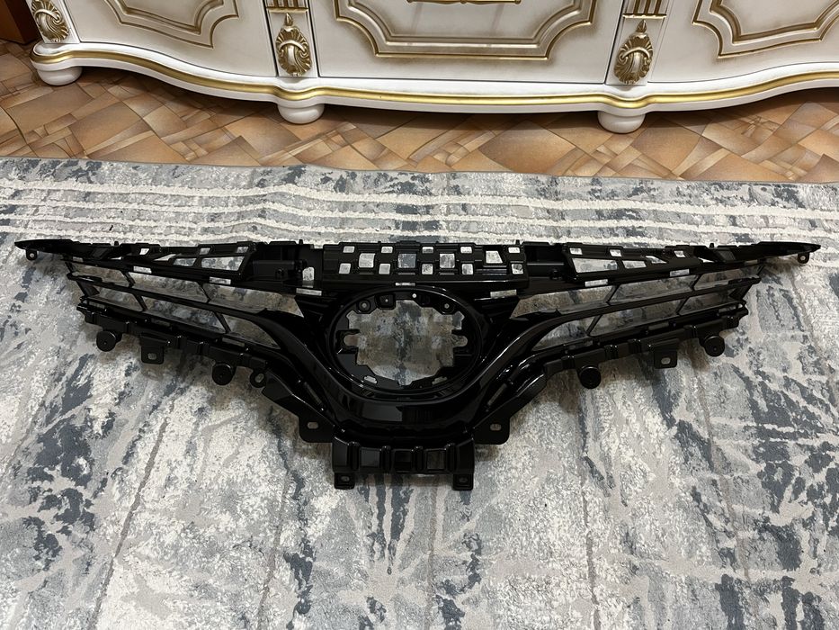 Решетка радиатора Toyota Camry 70 Оригинал Новая, Заводской