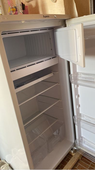 Продам холодильник новый почти