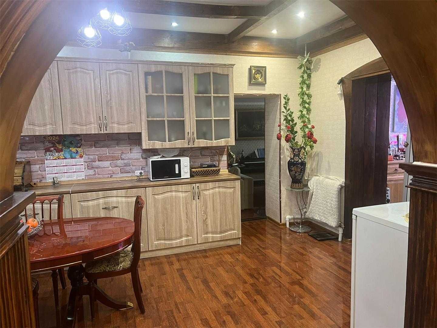 Продам  5-ти комн квартиру болгарского типа.