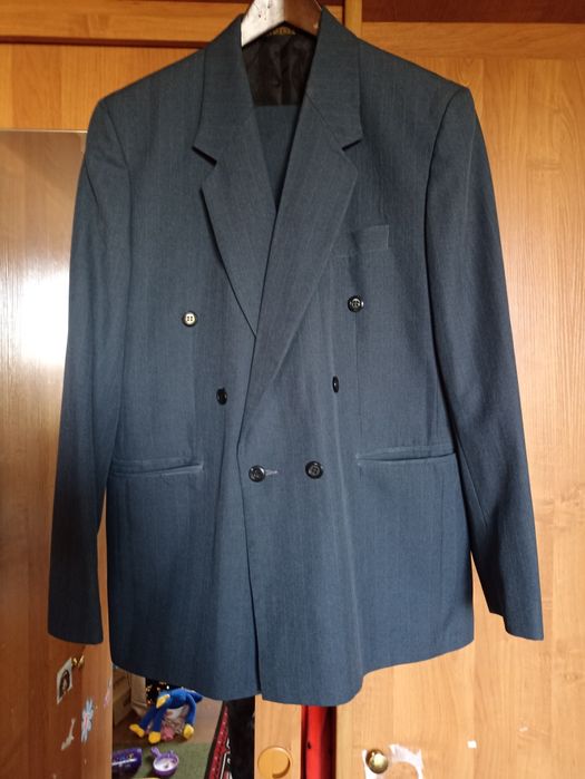 Продам классический костюм