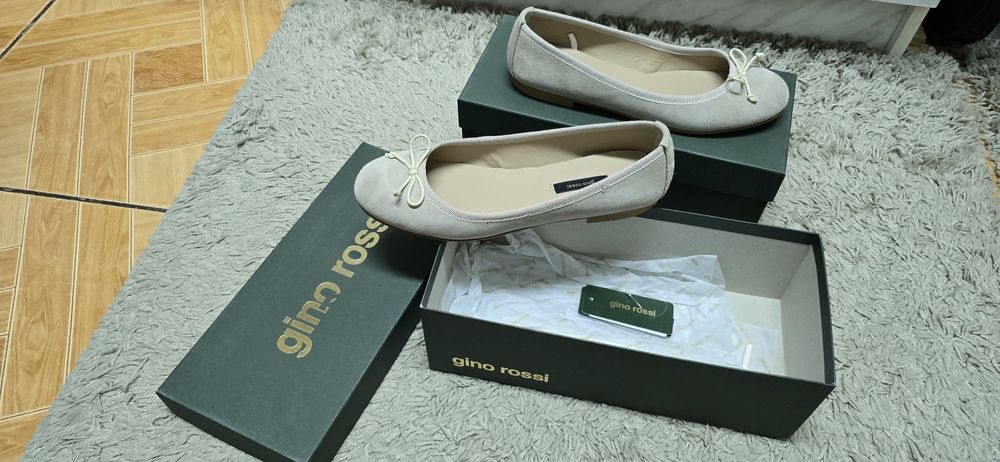 Vând balerini piele întoarsă Gino rossi!