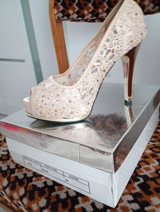 Pantofi de damă eleganți