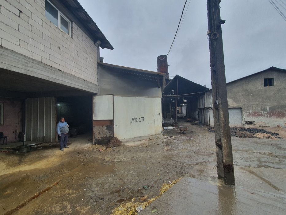 Hale și teren zona industrială