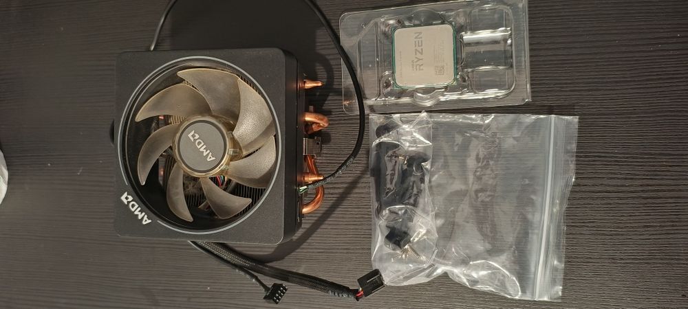 Процесор AMD Ryzen 7 1800x с Wraith охшадител.