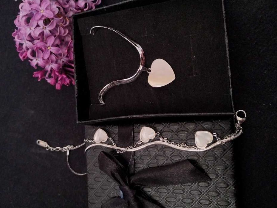 Колие и гривна с сърце цвят бял