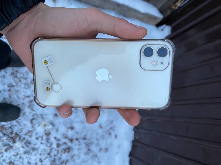 Продам айфон 11 на 64гб