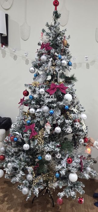 Новогодняя Ёлка продается шырша