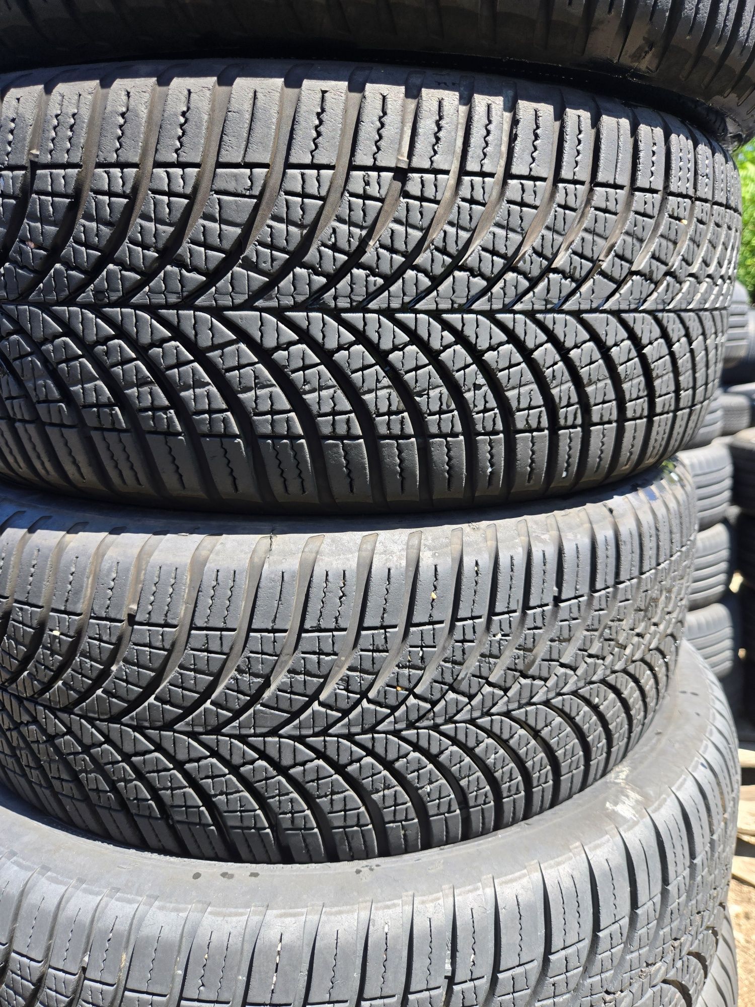 4бр. 205 55 16 Goodyear всесезонни.