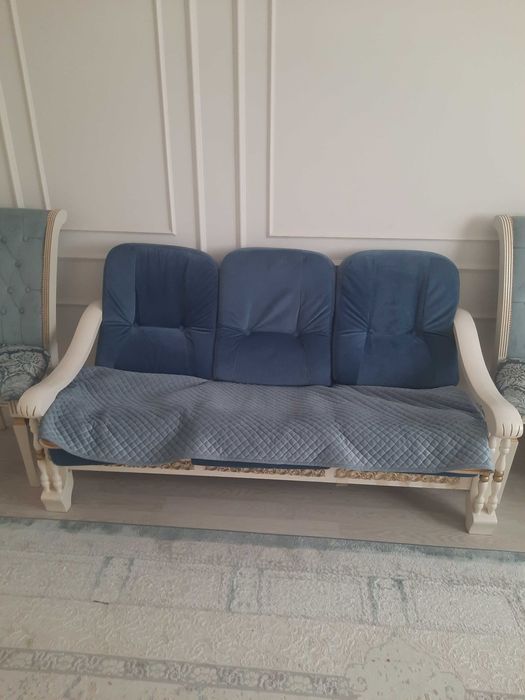 Продаю офисную мягкую мебель.