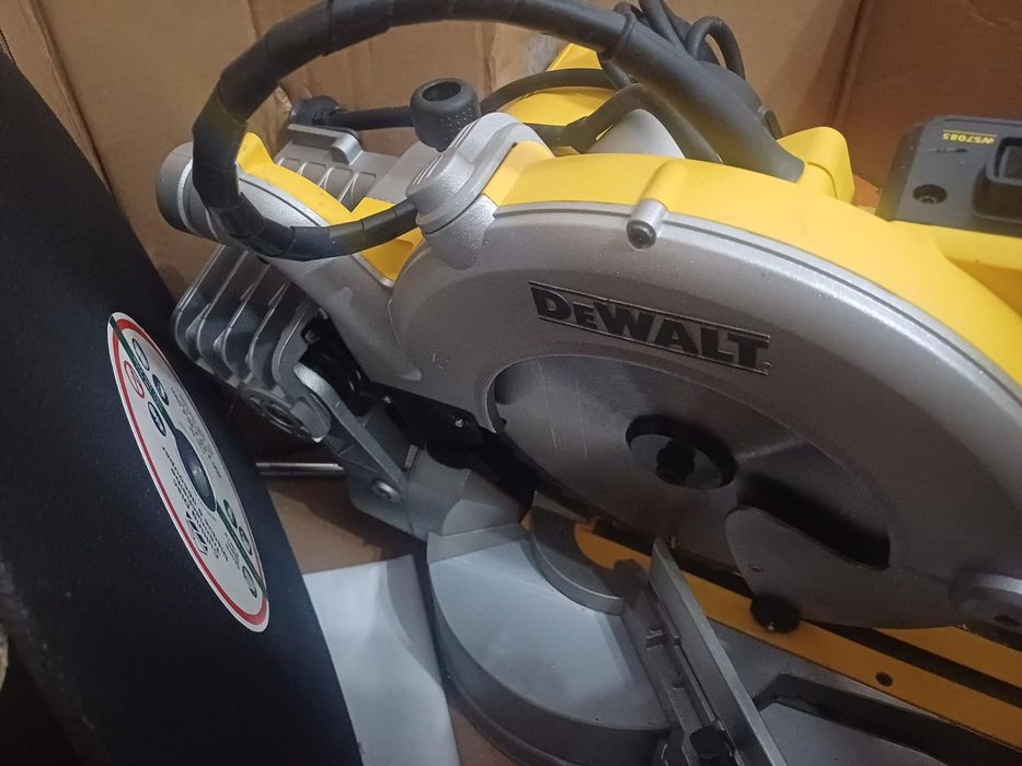 Ferăstrău circular Dewalt DWS 778 și circular de mâna