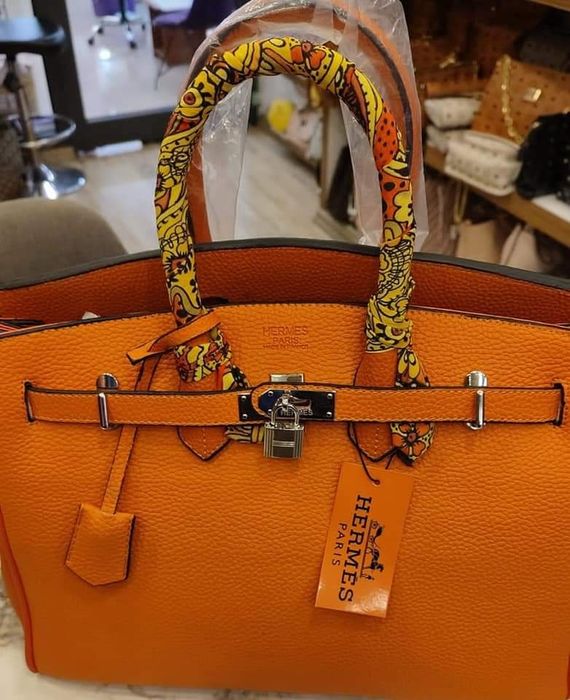 Geanta damă Orange,accesorii metalice ,saculet, etichetă