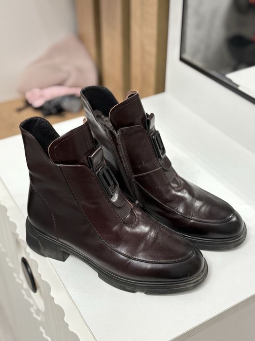 Продам зимние ботинки новые