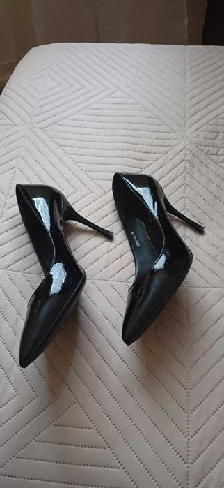 Лачени черни обувки Gino Rossi, 39 номер