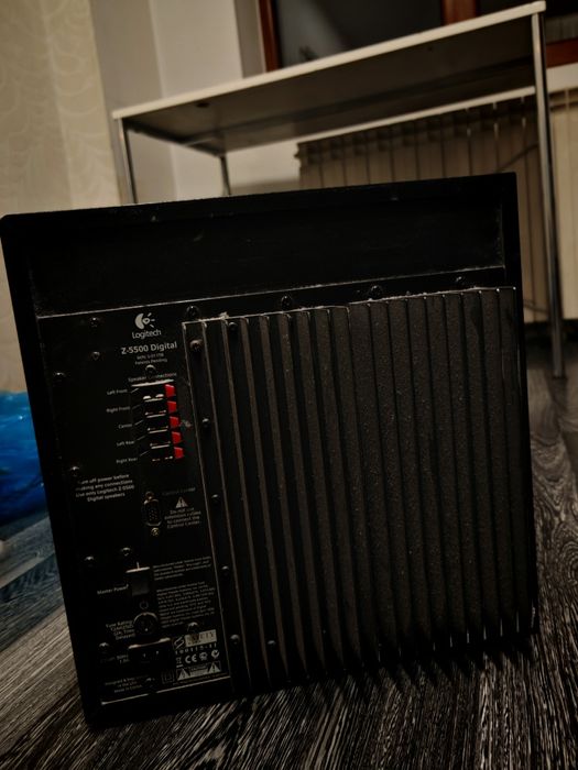Subwoofer Logitech z5500 model vechi