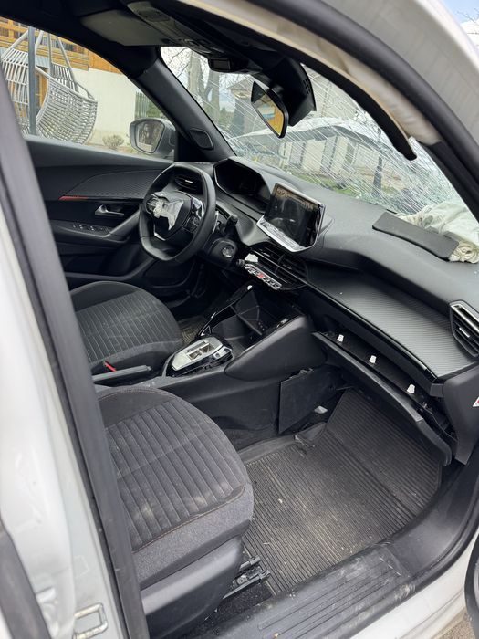 Dezmembrez Peugeot 2008 1,2 benzina THP130 2020-2025