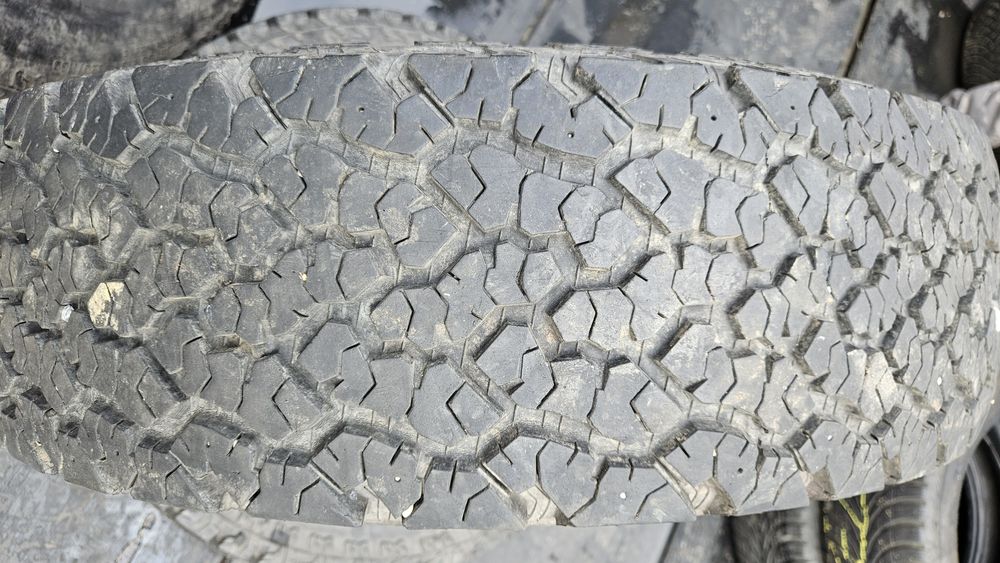 Гуми 235 85 16 генерал