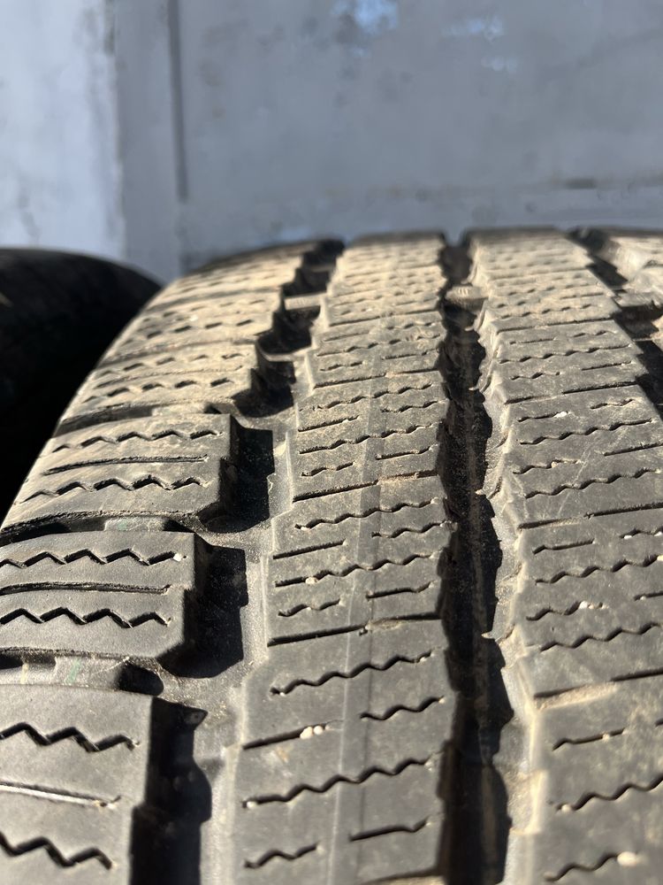 2 бр. зимни гуми за бус 235/65/16C GT Radial DOT 4116 6 mm