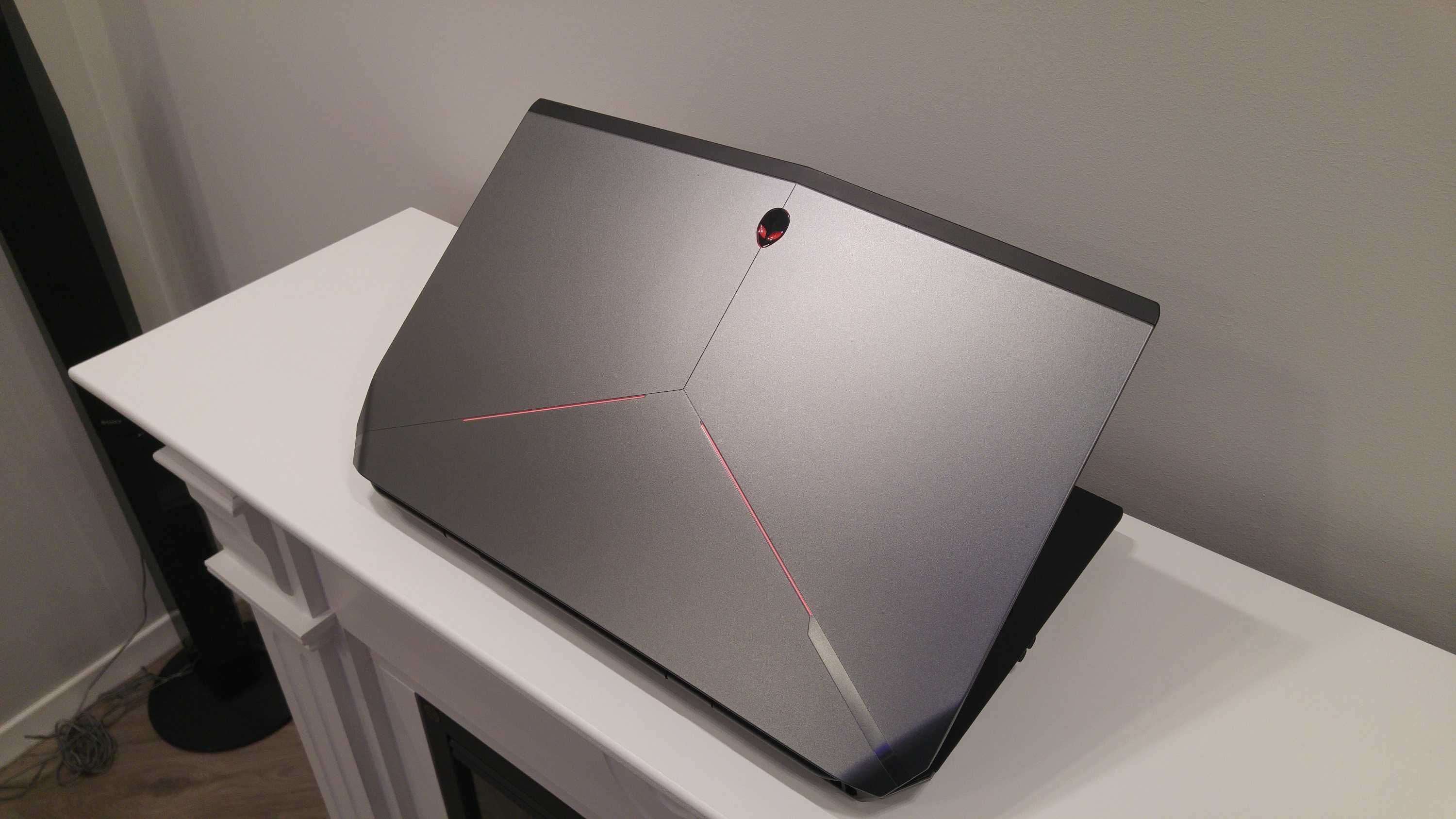 Laptop gaming alienware ,intel core i7 ,video 8 gb , 17,3 inch, defect