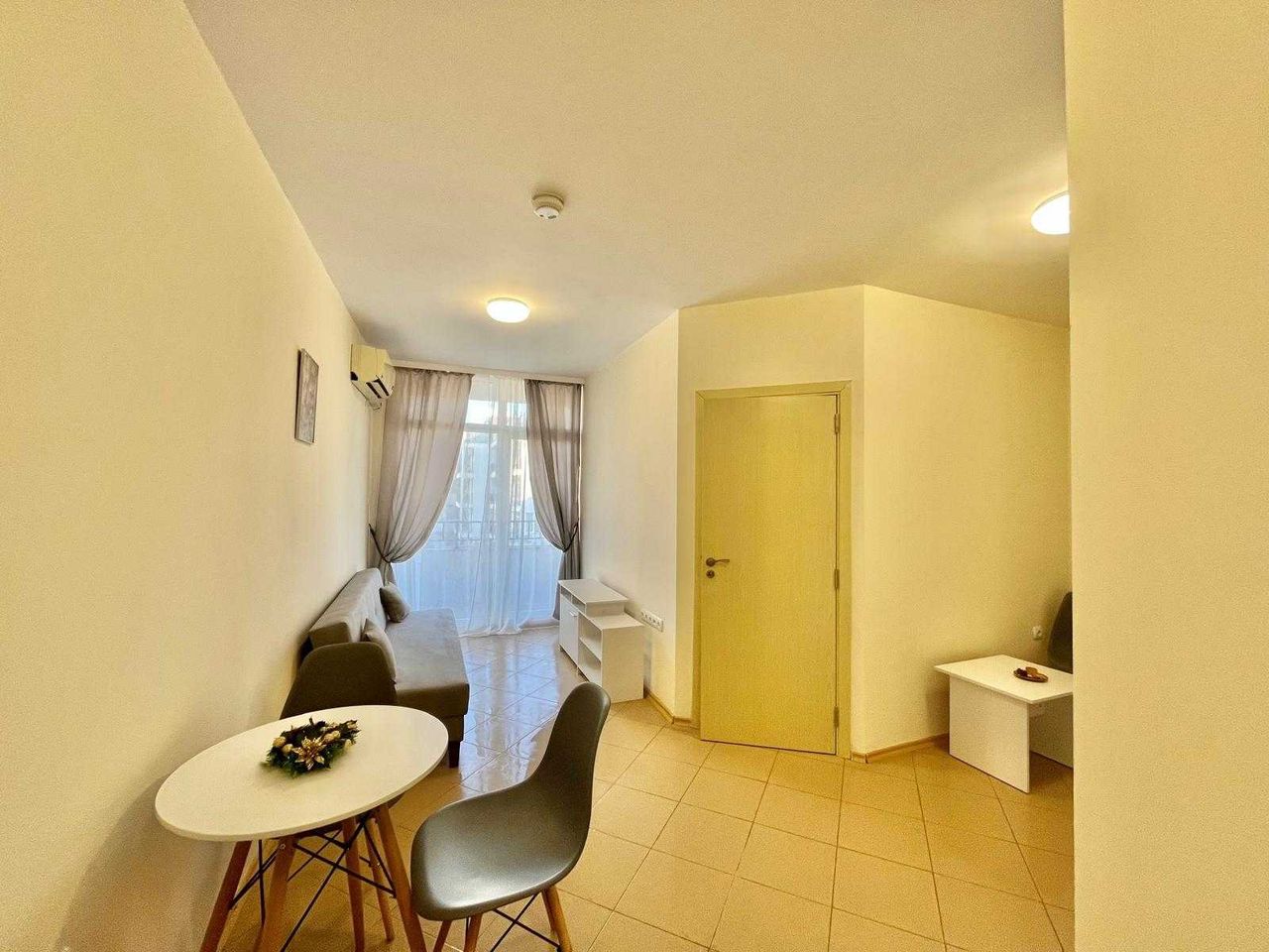 Продава се Двустаен апартамент в к.к. Слънчев бряг - 52 кв.м за 1077 €/кв.м - Снимка #16