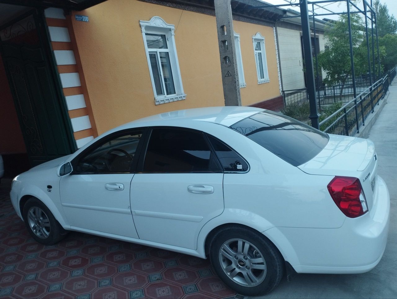 Lacetti sotiladi