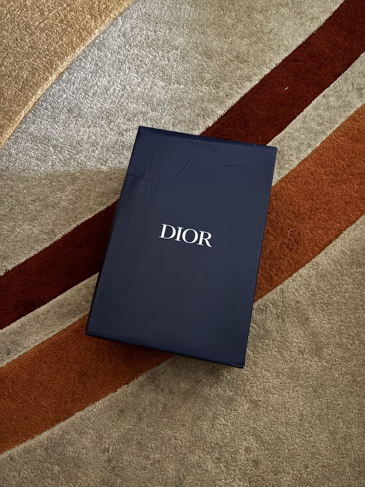 Dior b30 40 номер бели