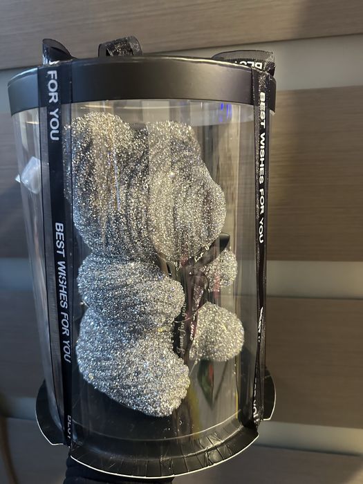 Ursuleț decorativ din acril, acoperit cu pietre de cristal