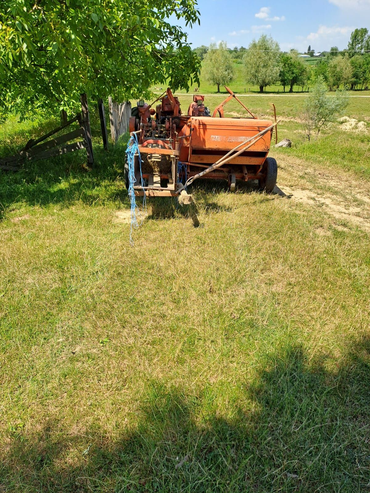 Vând balotiera pentru tractor