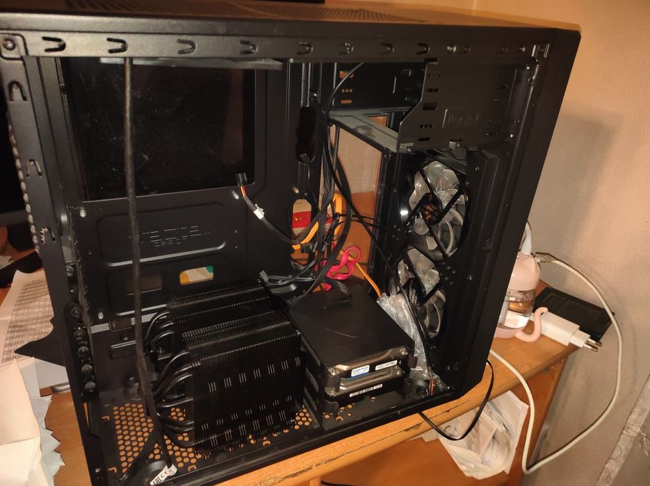 Продается корпус  FRACTAL черного цвета а отличном состоянии