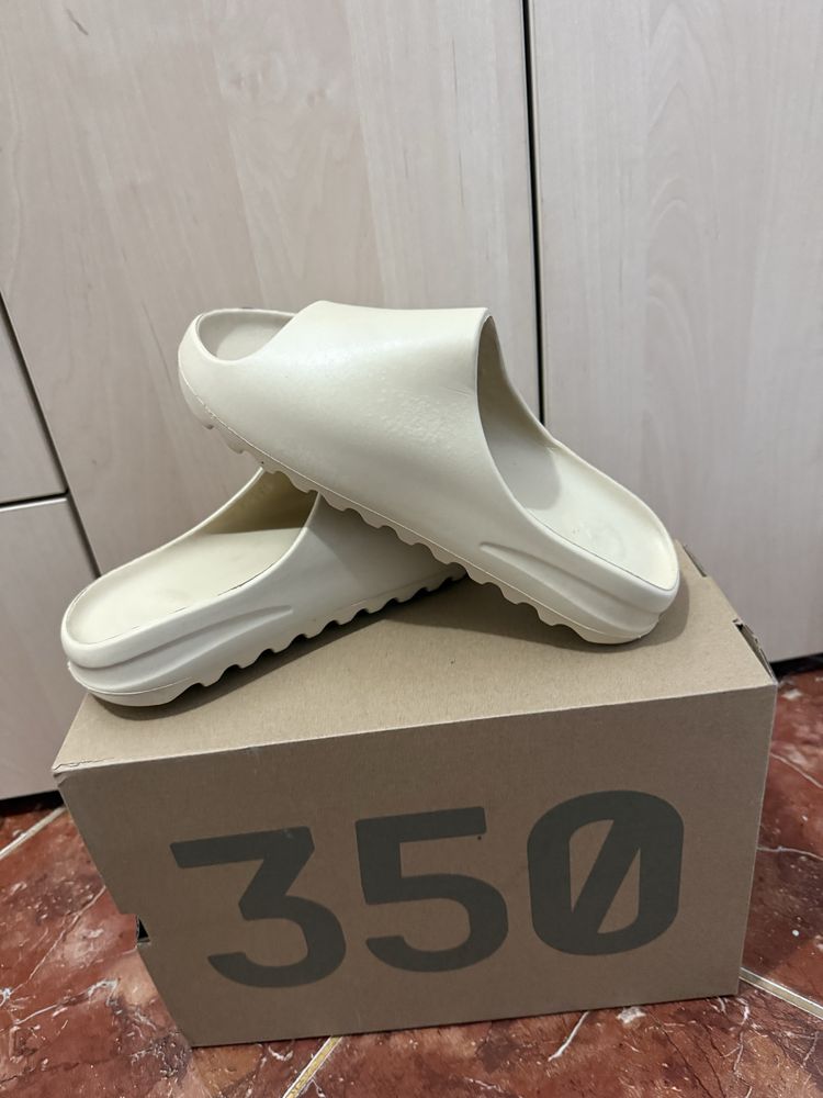 Papuci yeezy slide cream