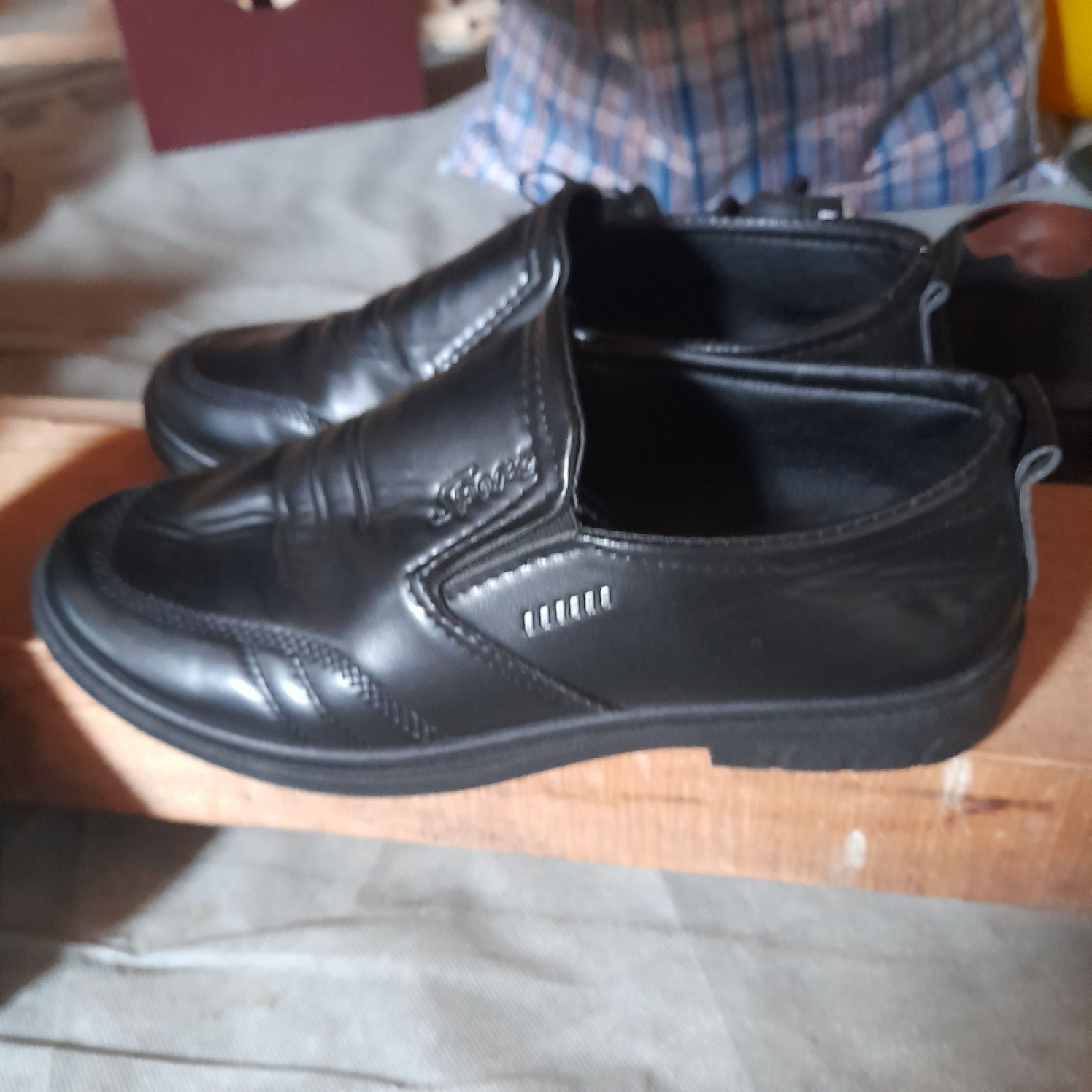 Vând pantofi de gală bărbați
„Samus GuitArt” - Satu Mare - 2o24
Ediția