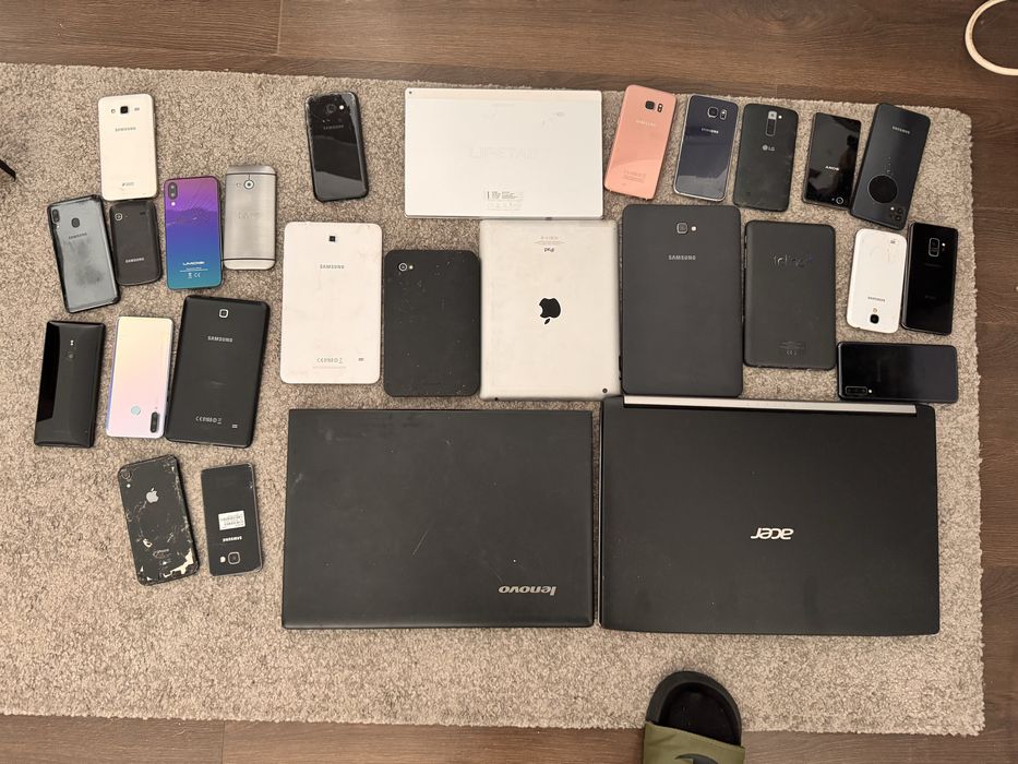 Lot telefoane + tablete +1 laptop– pentru piese