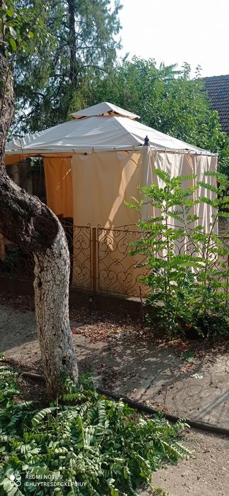 vînd cort bun culoare crem rezistent la vînt vijelii