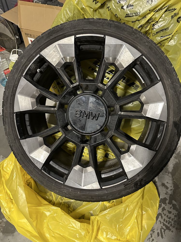 4бр летни гуми с джанти 23’’ за BMW XM. 2бр 315/30/23 и 2бр 275/35/23