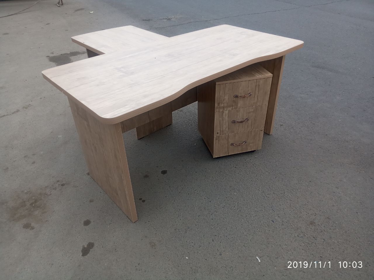 Писмини.стол.500.000сум..