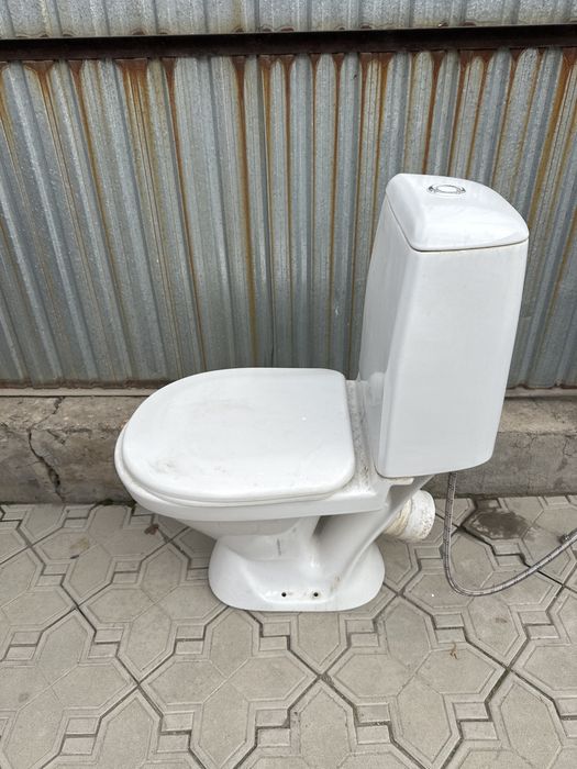 Продам унитаз в рабочем состоянии