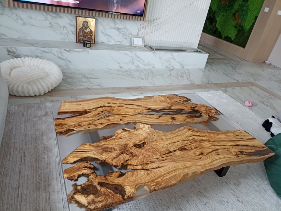 Трапезни и холни маси от масив и епоксидна смола