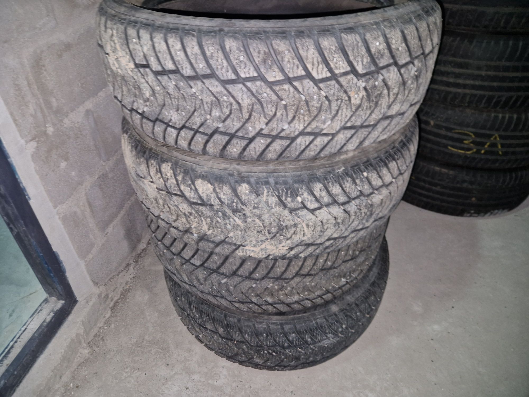 Продам шины летние и зимние шипованные