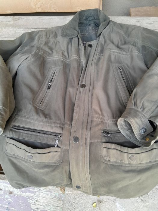 Продам верхнюю одежду