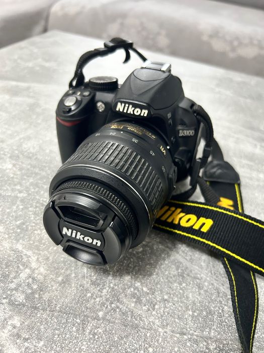 Фотоапарат Nikon D3100 с обектив Nikkor AF-S 18-55!